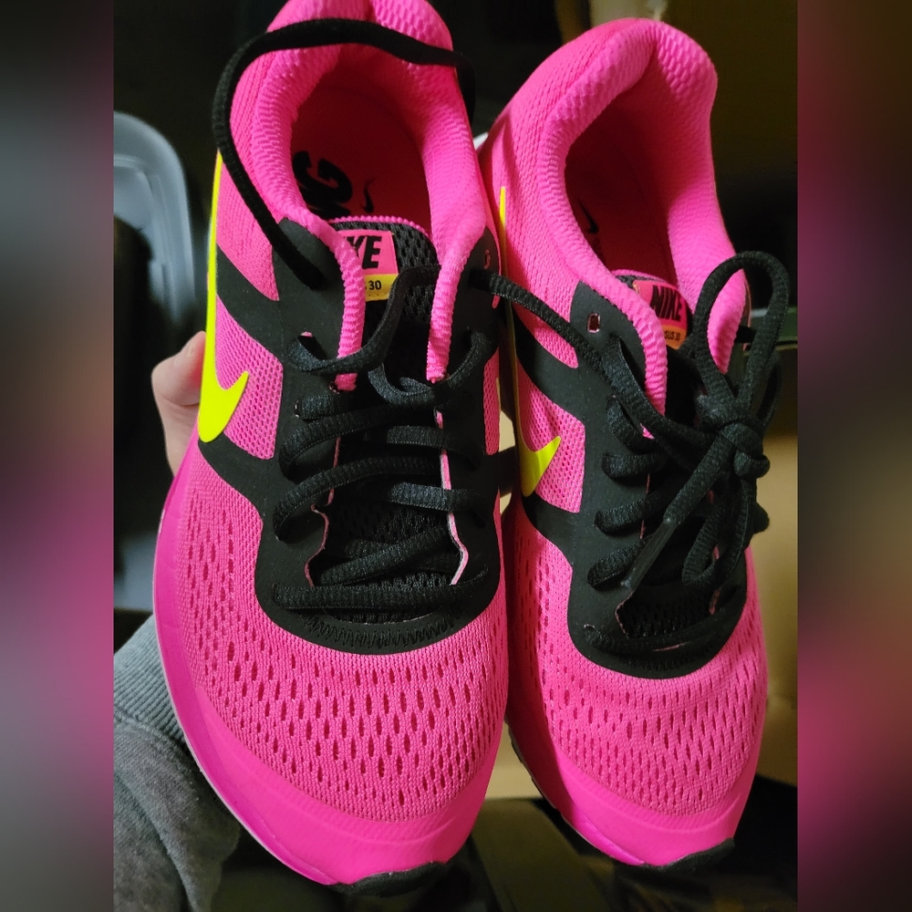 Nike tennis shoes